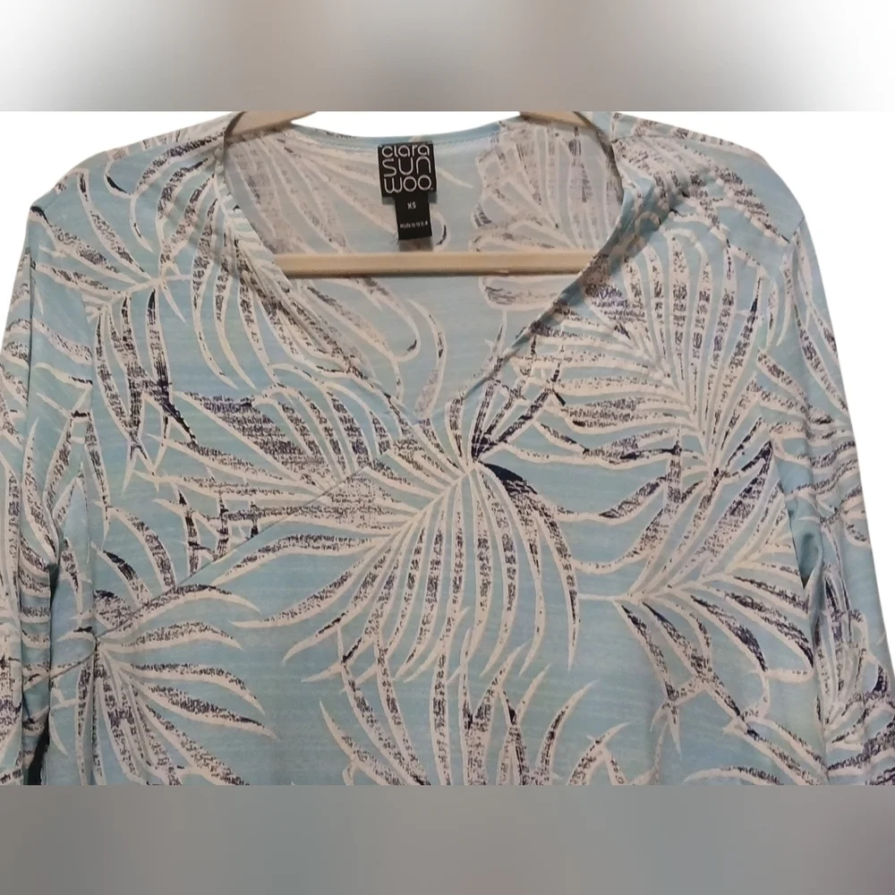 Clara Sun Woo - NWT Turquoise Tunic W/ White & Navy Blue Floral Design, V-Neck - Picture 5 of 12